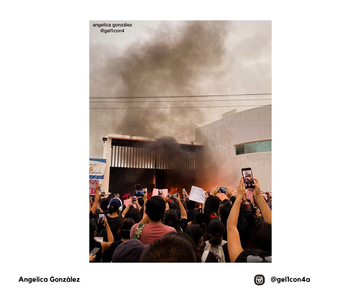ColectivoFEMMTY's tweet photo. La población indignada de la situación organizó una manifestación para exigir justicia, misma que fue disuelta y reprimida con armas de fuego y violencia, dejando reporterxs y manifestantes heridxs de gravedad. 

EXIGIMOS JUSTICIA. 
Registro fotográfico: Angélica González https://t.co/JL1TBFA8UC
