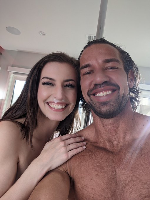 Today was a good day😁 Facial curiosity of @thejohnnycastle https://t.co/XIo6pd4xEp<a class="tags" href="/tag/thejohnnycastle">@thejohnnycastle</a>