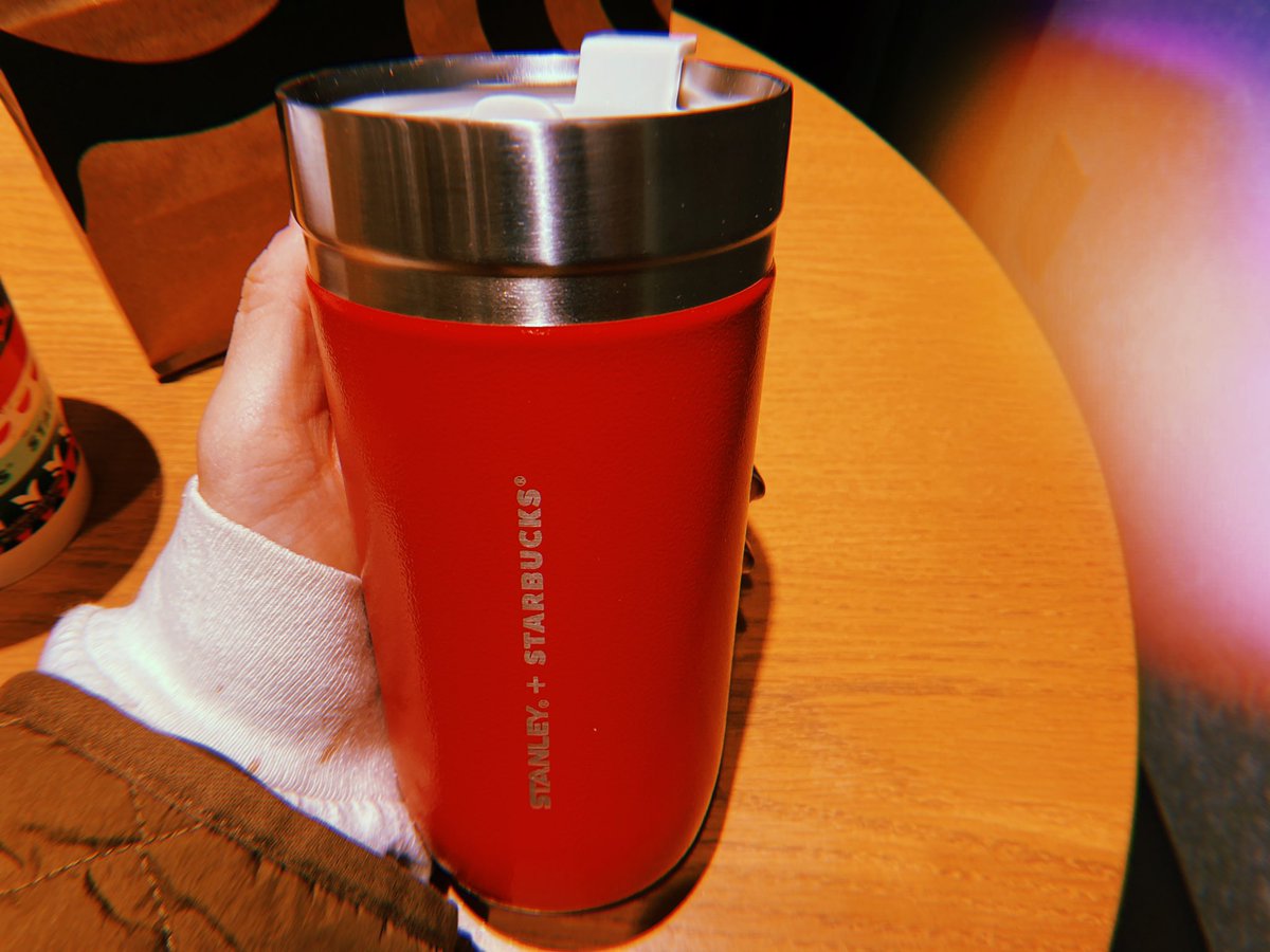 スタバ「スタンレー」コラボ!赤のクリスマスカラーで11/11~発売!タンブラー、ステンレスボトルも!まとめのカテゴリ一覧Joceeについて関連サイト一覧