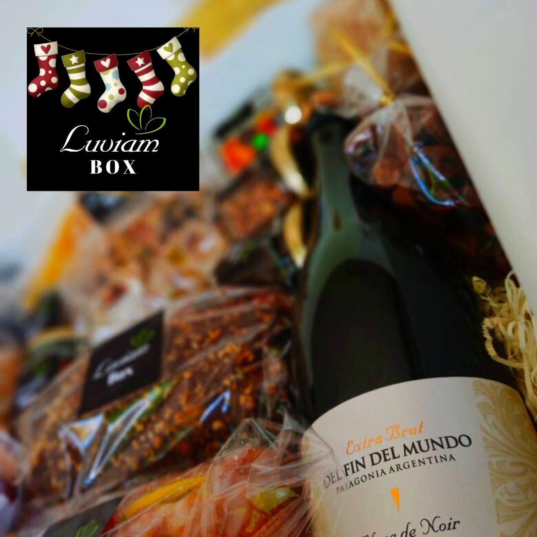 Se vienen las Fiestas y Luviam Box te ofrece una propuesta 
artesanal para que tengas 
el mejor festejo!🍾
Pedi tu Luviam Box✔

Contacto Whastapp 1130675531📲
homeparty@cateringluviam.com.ar
#findeaño #felicesfiestas #luviambox