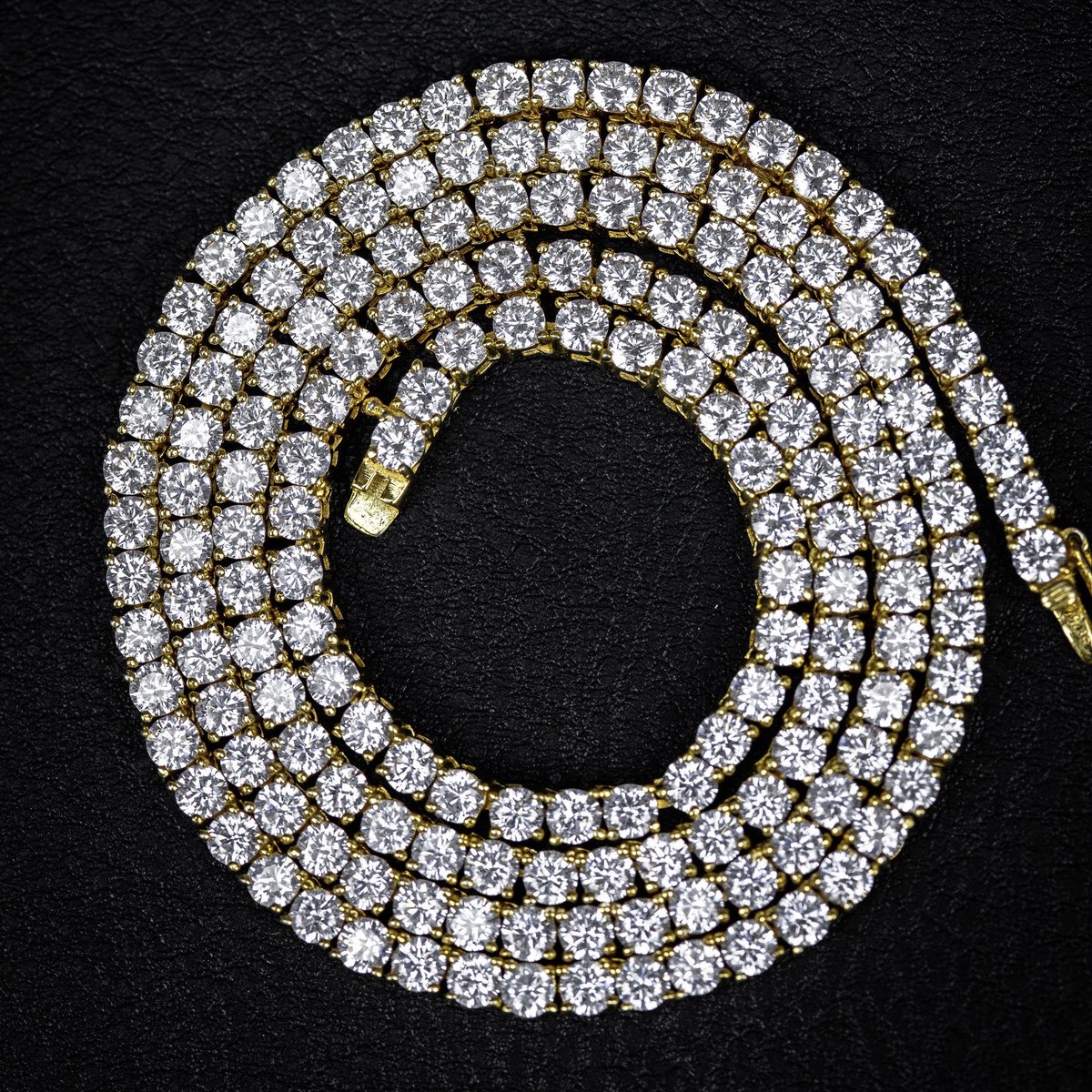 1thingz1's tweet photo. Tennis Chain 🏁 https://t.co/EB4cZX1yWg https://t.co/qLlu9nlXl6