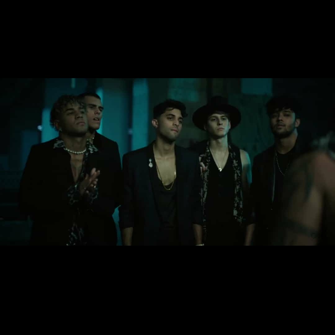 michriserick's tweet image. Mi novio: andate con esos narcotraficantes
Los narcotraficantes: