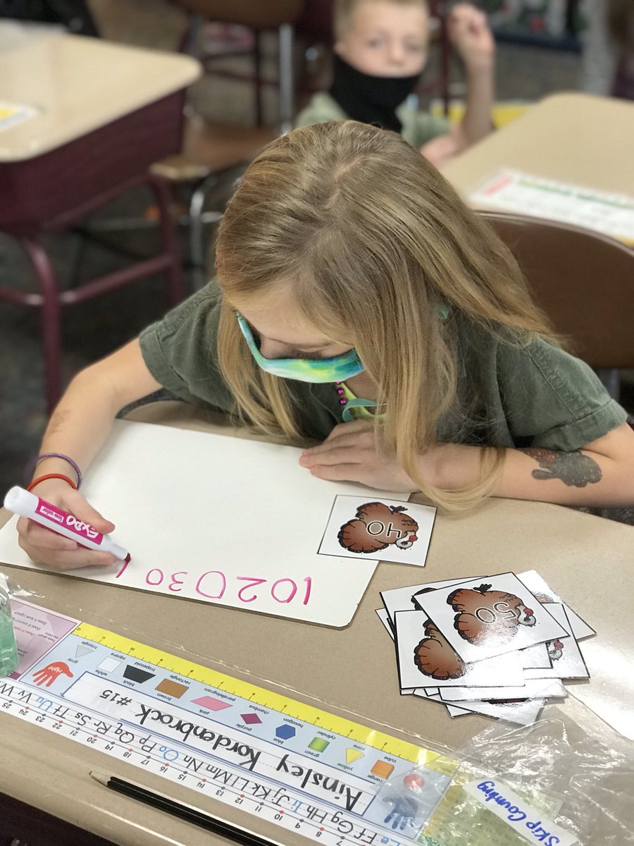 MrsMartinSmiles's tweet photo. #FirstGradeMathematicians #MakeLearningFun ⁦@EldaPrincipal⁩ https://t.co/oWZ9zwsDMp