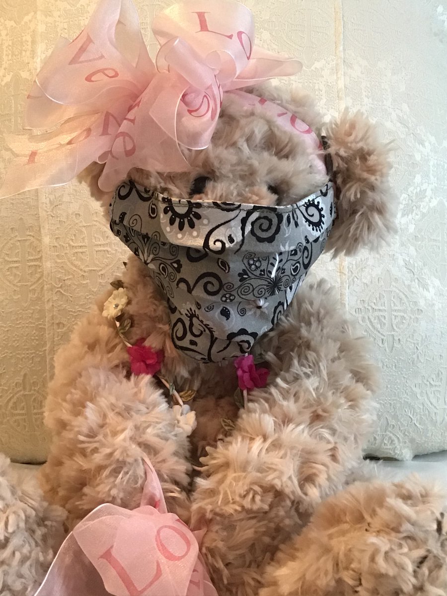 LoveWorksByS's tweet photo. Fun “chucks” face masks!  3 layers, cotton, filter, reversible, washable, ties for adjustability.
Love Works by Suzanne an Etsy Shop: https://t.co/ZaT6JNU4cX

#Chucks #Converse #ChuckTaylor #FaceMasks #HandmadeFaceMasks #LoveWorksBySuzanne https://t.co/JTgSUuJOMs