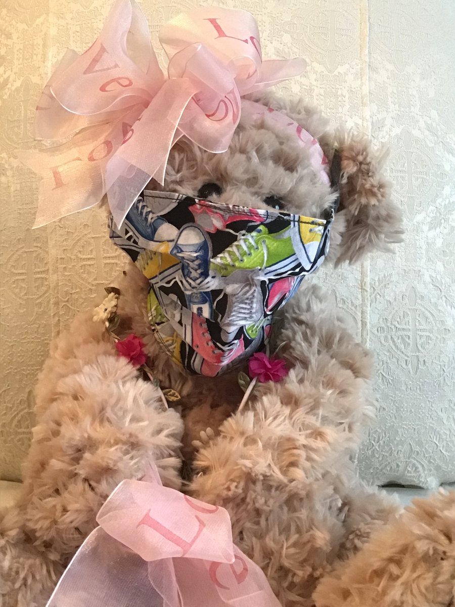 LoveWorksByS's tweet photo. Fun “chucks” face masks!  3 layers, cotton, filter, reversible, washable, ties for adjustability.
Love Works by Suzanne an Etsy Shop: https://t.co/ZaT6JNU4cX

#Chucks #Converse #ChuckTaylor #FaceMasks #HandmadeFaceMasks #LoveWorksBySuzanne https://t.co/JTgSUuJOMs