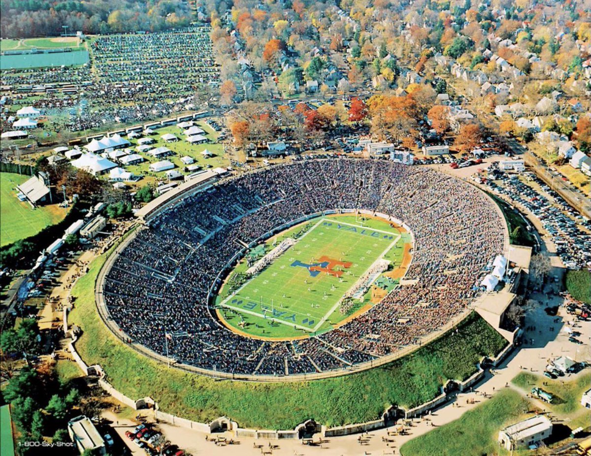 AidanPalmer18's tweet photo. Had a great talk with coach @AlNetter and blessed to have received an offer from the esteemed  Yale University! @yalefootball https://t.co/b4qIMvOnEA