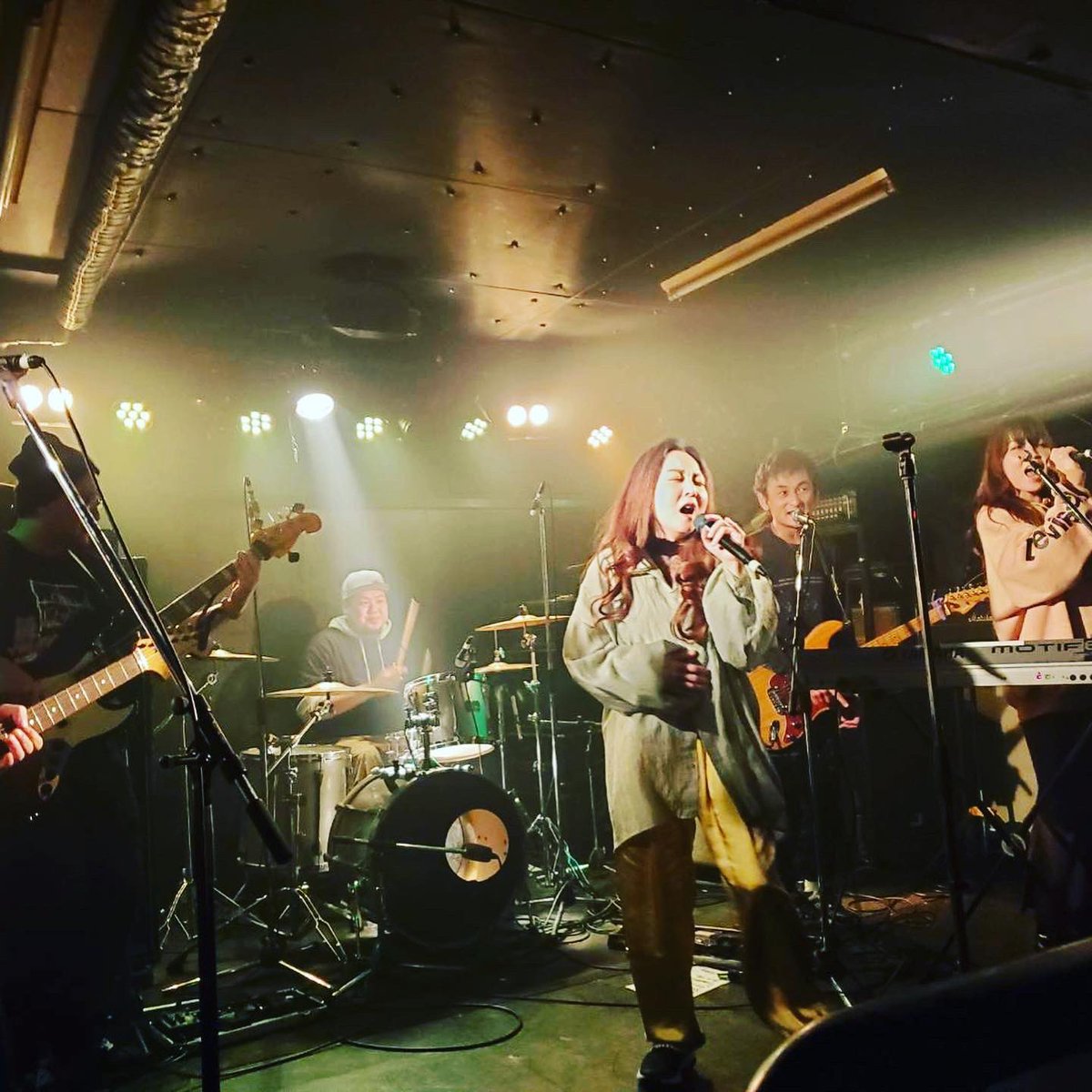 urajinka1's tweet photo. 先日のTAWAKE喧嘩祭ありがとうございました🎵

久しぶりにZIONっぽいイベントでめちゃ楽しかったー
呼んでくれたTAWAKEメンバーありがとう😊

パーカー買ってくれた人もありがとうございます！！

年末に向けてまだ何本かライブ残ってます。
是非遊びに来て乾杯しましょう🍻

#urajinka #tawake #zion https://t.co/fyyp0OoKMn