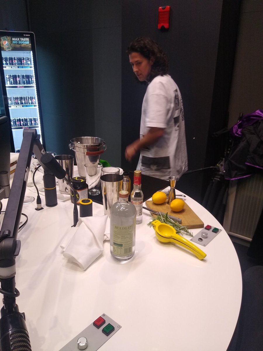 Bringing the Honey Cocktails to <a href="/ZMonline/">ZM</a> thanks for having us Cam @zmchart