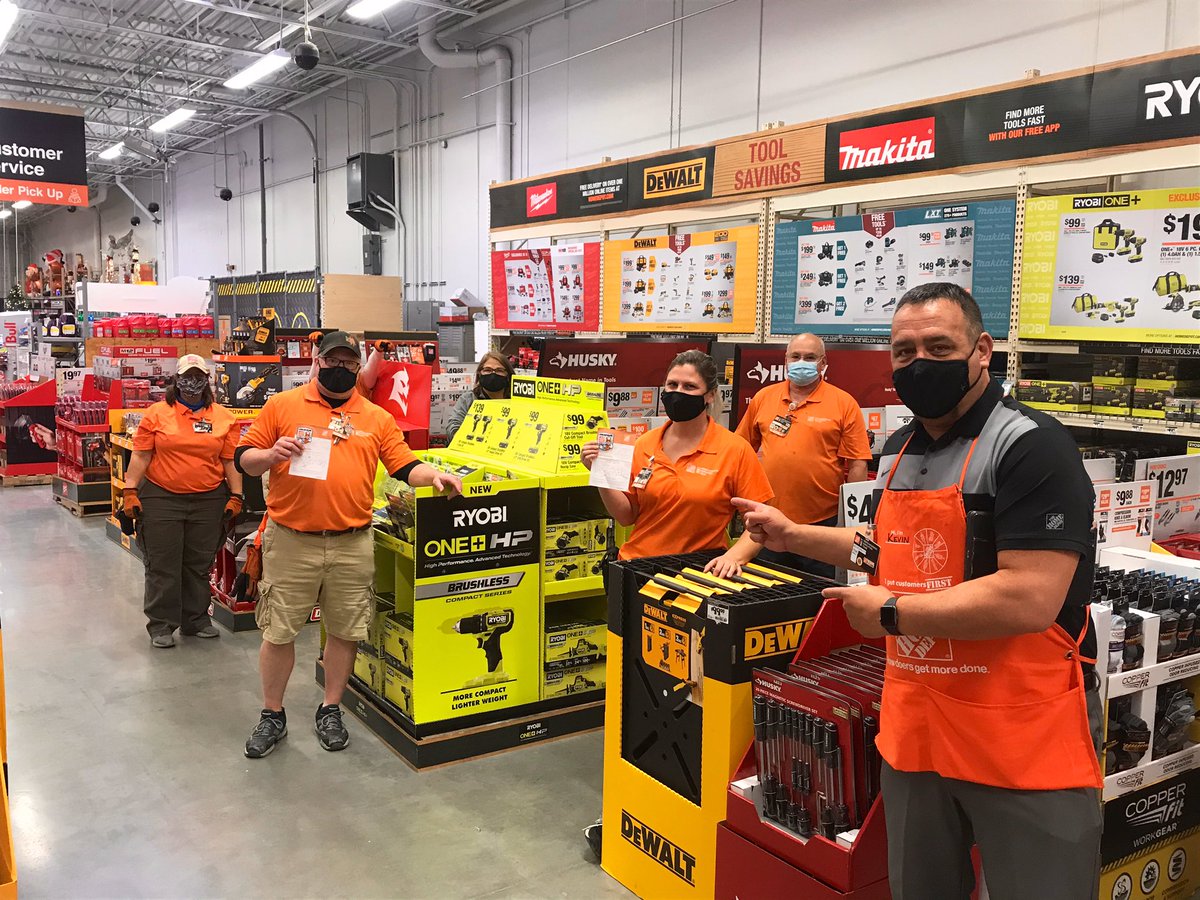 PruittKevin's tweet photo. Recognizing Sam and Kim at our Branson Mo store! The store looked great, BF and Gift Center were ready to go! This store has a rock solid partnership with MET as well #SWMETPartnership @bsw224 @KPhillips217 @ballew_mark https://t.co/pmXov9GpXj