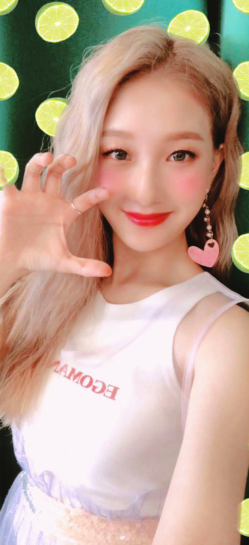 PROMlS_9's tweet photo. ، : ♡ #HIMEKO🦋 flαч ➪ @L.ist ₊ #PINKNETICWHISTLE .ᐟ
Un silbido queda poco para demostrar mi adoración por estas niñas, se van directo a mi corazón de gg stan. https://t.co/GnsGvHVoMC