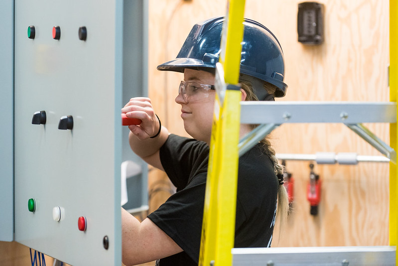 Skills_Canada's tweet photo. According to a survey of Canadians commissioned by Skills/Compétences Canada, 77 per cent of respondents believe the COVID-19 pandemic has drawn their attention to the importance of essential workers in the #skilledtrade and #technology sectors. https://t.co/inDA6vEfPt