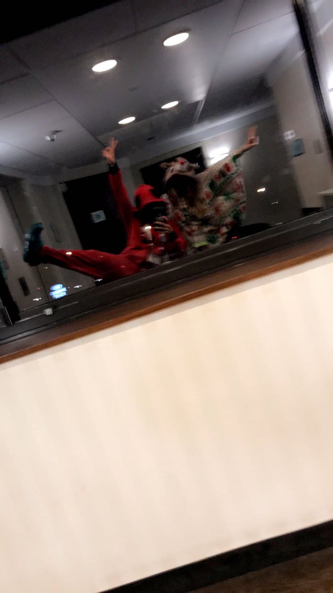 savlen0930's tweet photo. How it started              How it’s going https://t.co/V1wOAusHQo
