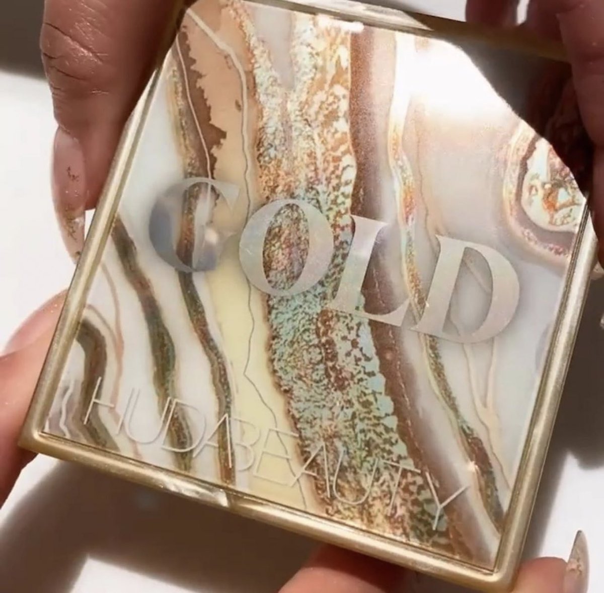 Trendmood's tweet photo. #REVEALED 🚨More #Holiday2020 😍✨ NEW! Obsessions #EyeshadowPalette 💛 by @hudabeauty celebrating 5 years at #CultBeauty The Gold Obsessions Palette ��27 #limitededition 9 shades
#ComingSoon https://t.co/PLQ0iWmrau