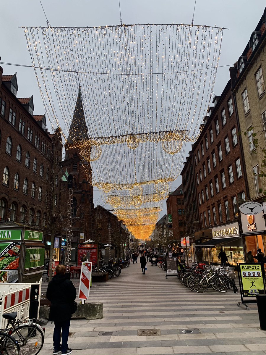 NielsMoestrup's tweet photo. På 2 dages job i #aarhus, og #julen banker allerede behageligt på!!
#salling https://t.co/5BEFfqIj0C