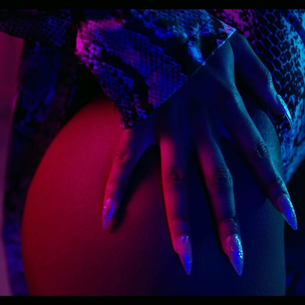 itsiLLy__'s tweet photo. SLOW DOWN coming soon!! 😻 https://t.co/VYp55iJ41u