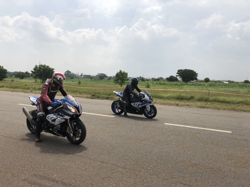 Fentuo_'s tweet photo. Spent my Saturday morning at the #AirstripAttack Auto show at Afienya and boy, there are fast cars and bikes in this country! #Who do you think won this race? https://t.co/7eiZcM38jk
