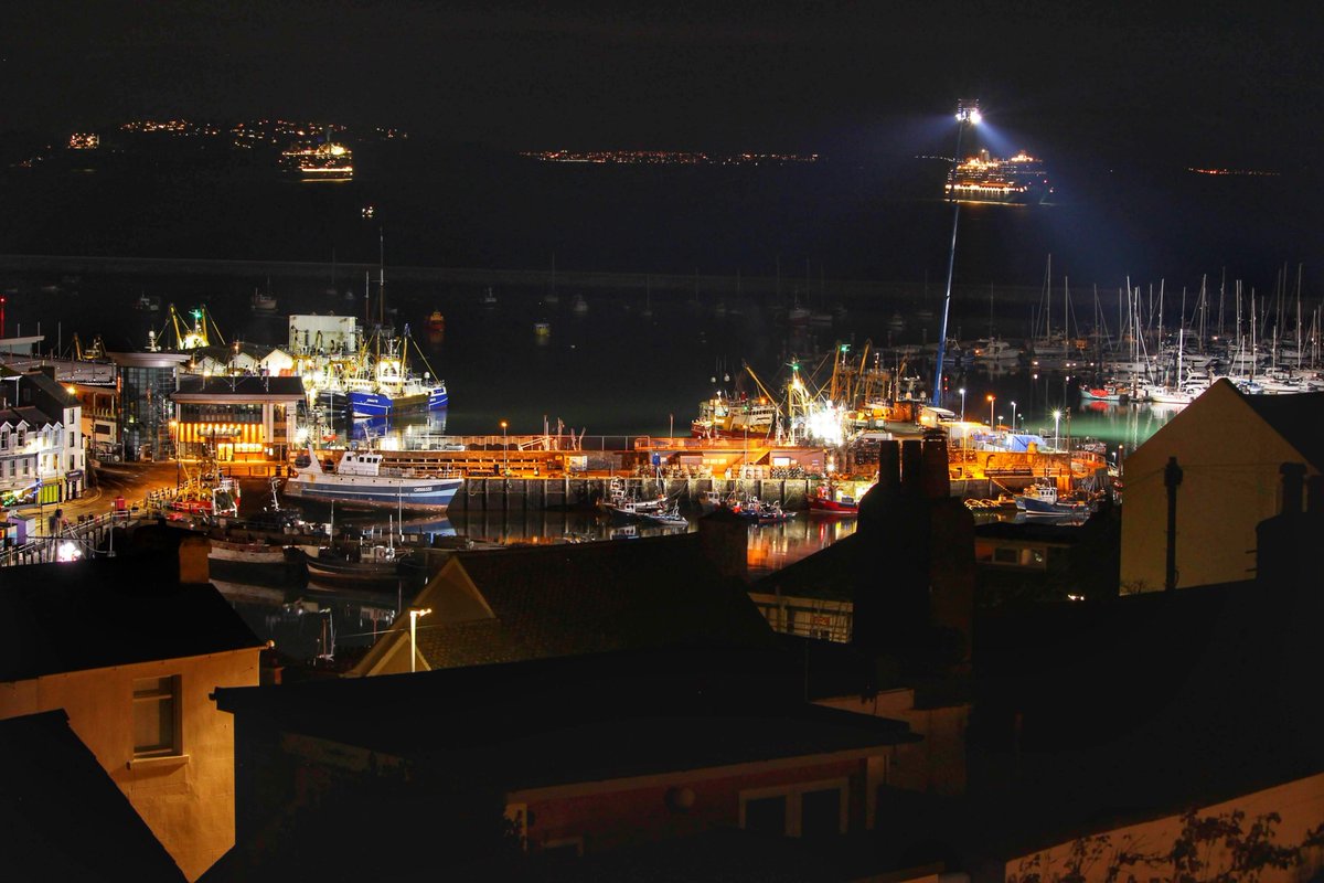 onefishermans's tweet photo. The film crew have Brixham harbour very lit up this evening!
#brixham #lovebrixham #devon #torbay #TorbayHour #englishriviera @VisitDevon @Torbay_Hour @BrixhamChamber https://t.co/qkBpfGF7ho