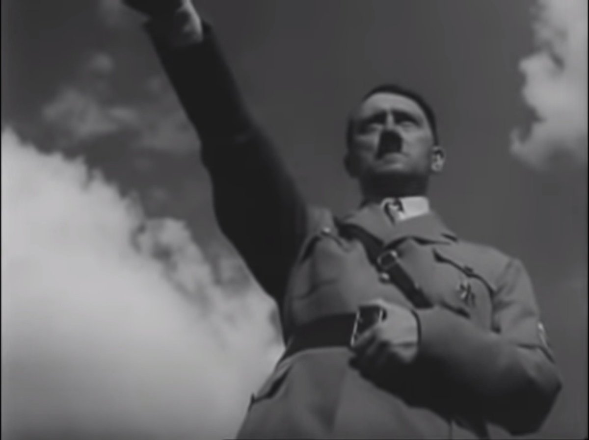 Awan dalam budaya visual ditempakan sebagai singgasana dewa sampai dijadikan instrumen peperangan oleh Hitler, sampai simbol imaji fantasi oleh studio-studio di Hollywood. Lalu bagaimana dengan Jepang?