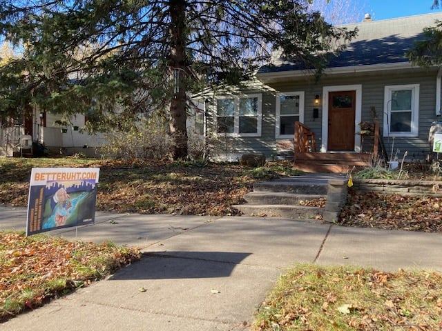 UHTspotlight's tweet photo. #BetterUHT signs are continuing to pop up around #NorthMPLS https://t.co/9LPAOnmrHL