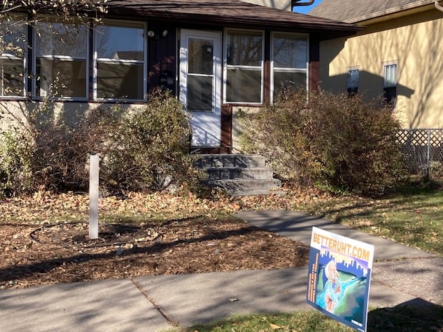 UHTspotlight's tweet photo. #BetterUHT signs are continuing to pop up around #NorthMPLS https://t.co/9LPAOnmrHL