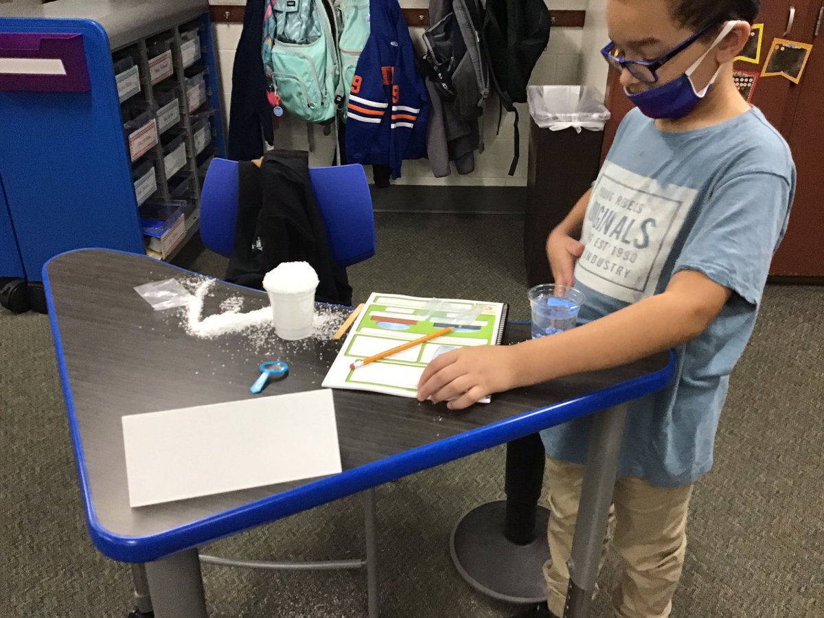 Luckemeyer5AS's tweet photo. Being Mars Scientists and testing different substances and how they react with water. https://t.co/Dv6K7nFVPC