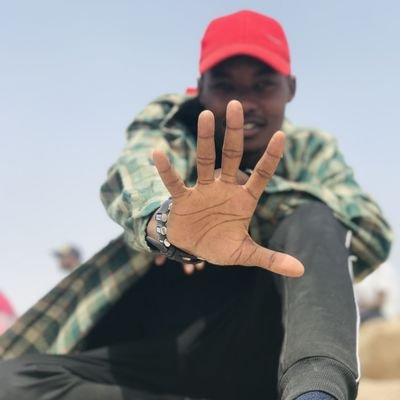  I'm bored so I made myself busy with the pictures of some among my many good 0 people I met here.