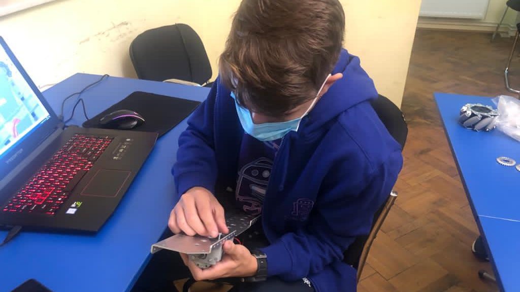 ro2d2team's tweet photo. Screw by screw and part by part, we #design our wildest dreams!
#omgrobots #FIRSTinspires #ForceForChange #FIRSTFFC #SOLIDWORKS #FirstTogether https://t.co/PQ1D7HhN7T