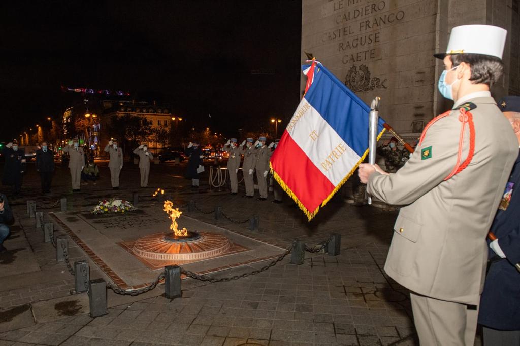 CEMAT_FR's tweet photo. La flamme réunit aujourd’hui le soldat inconnu de l’Arc de Triomphe et ses 7 frères d’armes restés à Verdun par le choix du soldat Thin. Elle unit symboliquement tous ces morts pour la France d’hier et d’aujourd’hui qui ont payé le prix de notre liberté.
#TransmetsLaFlamme https://t.co/CXsQwcLaCK