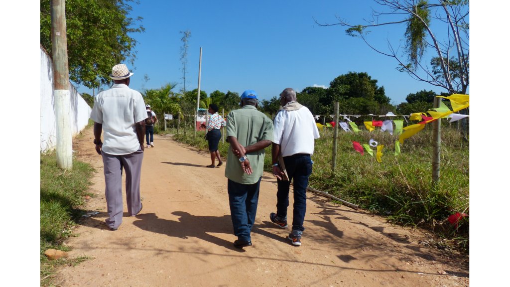 PeaObservacao's tweet photo. QUILOMBOLAS QUESTIONAM DEMORA NA CONCRETIZAÇÃO DE ACORDO - https://t.co/2A7sWQj7OJ https://t.co/L64lh5osRL