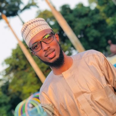  I'm bored so I made myself busy with the pictures of some among my many good 0 people I met here.