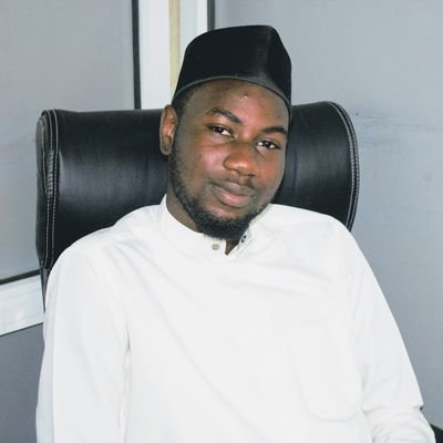  I'm bored so I made myself busy with the pictures of some among my many good 0 people I met here.