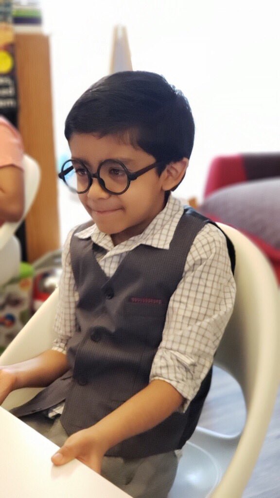 DtesB's tweet photo. Lots of cute little teachers for the DTES “Dress Like a Teacher” Day! @robbinsfirstgrd had had a past student dress up at him! @DominionTrailES https://t.co/uXIwjh1ZTd