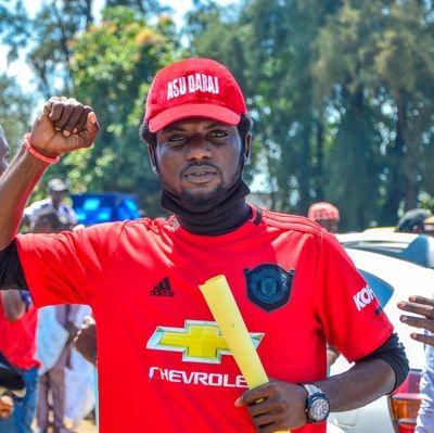  I'm bored so I made myself busy with the pictures of some among my many good 0 people I met here.