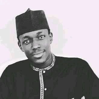  I'm bored so I made myself busy with the pictures of some among my many good 0 people I met here.