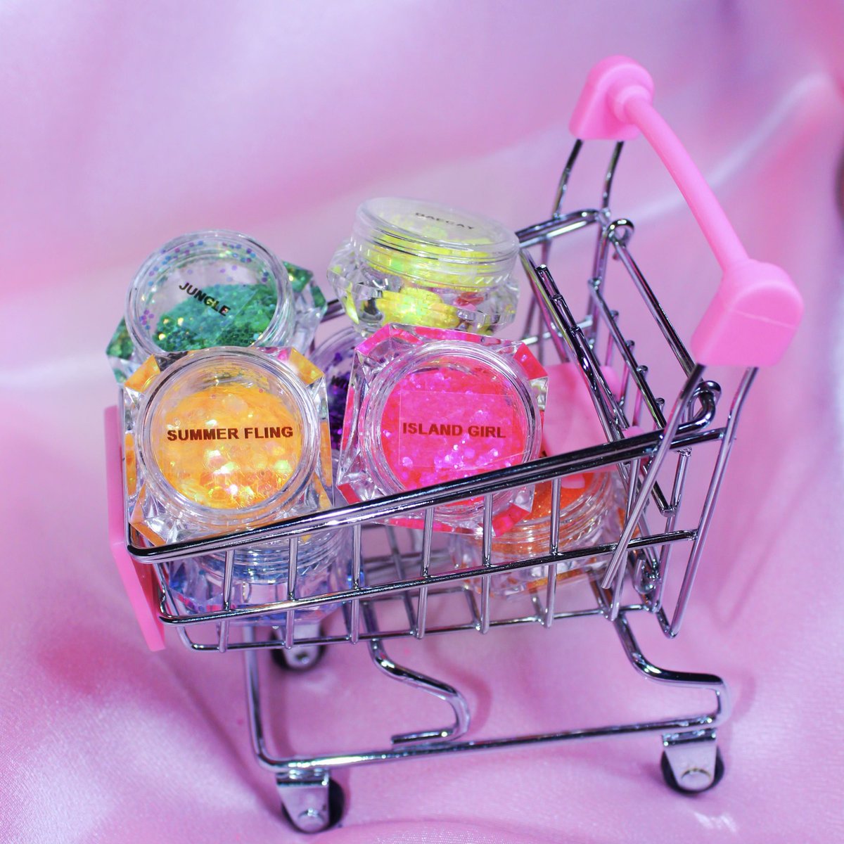 LashPrism's tweet photo. Pigments or Glitters? Or both?😝💕💕 https://t.co/RGuRzA6PM9 🛍 https://t.co/BgRyzTYw5N