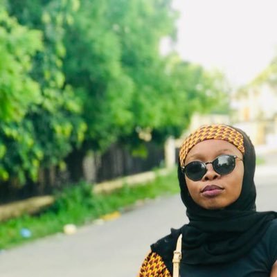  I'm bored so I made myself busy with the pictures of some among my many good 0 people I met here.