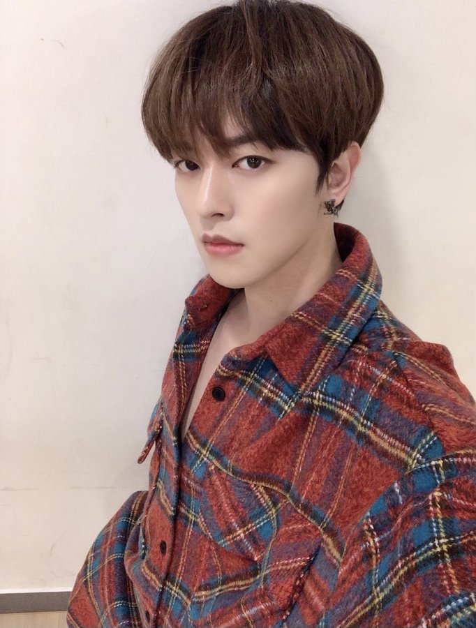 ravnarchive's tweet photo. 201110

cr. @official_ONEUS https://t.co/aAAJyA4YVk