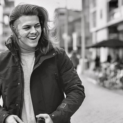  I'm bored so I made myself busy with the pictures of some among my many good 0 people I met here.