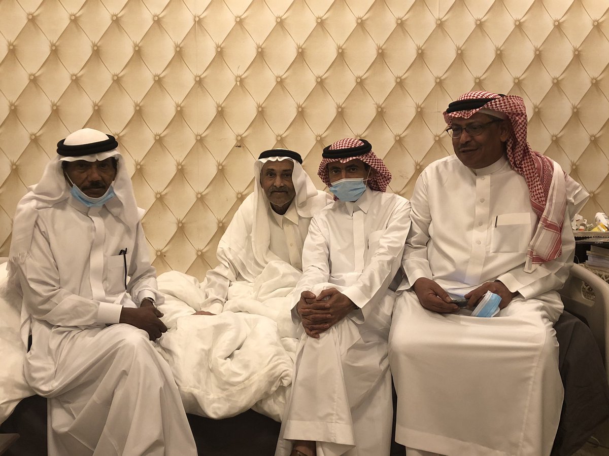 HamoodAbutalib's tweet photo. @hashimaljahdali @AbduhKhal الصديق الحبيب أحمد الحربي يقاوم المرض بإيمانه بالله وحبه للحياة وحب الجميع له. سعدنا بزيارته الليلة في منزله، وأتحفنا بآخر اصدارته الشعرية. دمت رائعاً أبا أسامة https://t.co/CtlzaHdniW