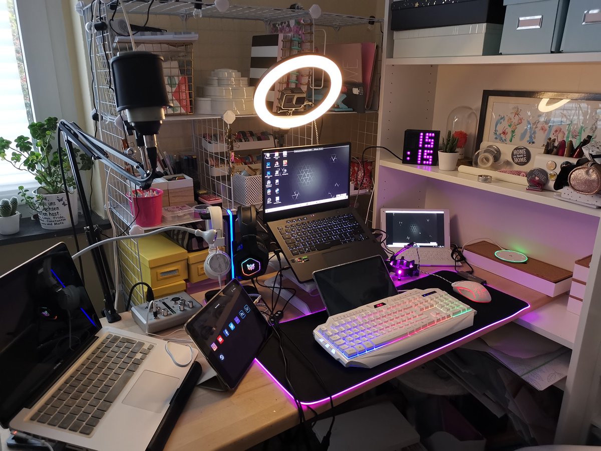 Cynlicious85_'s tweet photo. So langsam wird mein Arbeits/Gaming Zimmer fertig! Was für ein Mikrofon nutzt ihr zum Streamen/Let's Plays aufnehmen? @xPandorya @Gronkh @Bimon @HandIOfIBlood @DieBeleuchteten @DennisWerth_ @EtienneToGo vlt kann einer von euch Profis oder ein anderer Pro einen Tipp geben https://t.co/HmPbWfvrEB