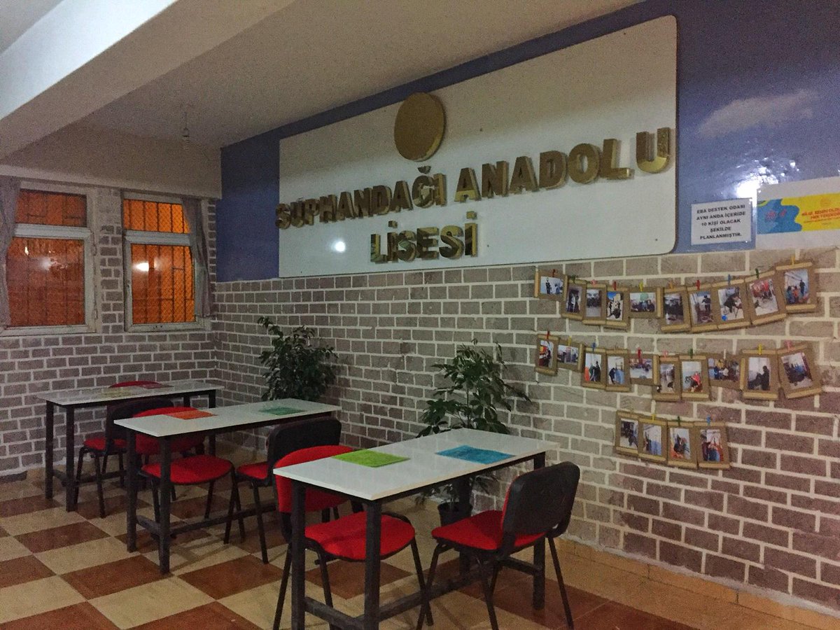 LisesiSuphandag's tweet photo. Dil sokağı projesi kapsamında okulumuzdaki çalışmalar sona ermiştir.  Okulumuza Sayın İl Milli Eğitim Müdürümüz 
@mfaruktekinn
 i  davet ediyoruz. Bir aydır her gün gece yarılarına kadar çalışmış Öğretmen arkadaşlarım ziyaretinizden çok mutlu olurlar.
 
@agrimem
 #SAL #AnıSAL https://t.co/5FvgHZ5qiA