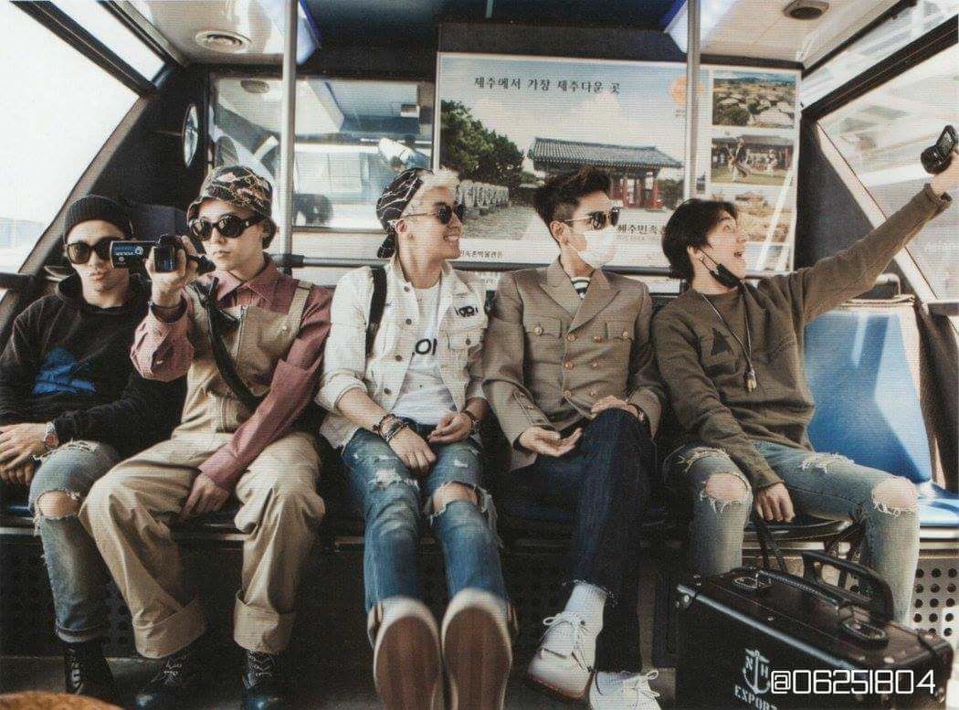 CzLidiia's tweet photo. Siempre creí y creeré en estos 5 hombres. 😍👑
#FlowerRoad💐
🐉🔝😇☀️🐼
#BIGBANG | @YG_GlobalVIP
#GDRAGON #Choiseunghyun
#TAEYANG #SUENGRI
#DAESUNG #TOP https://t.co/RQyINYDAy7