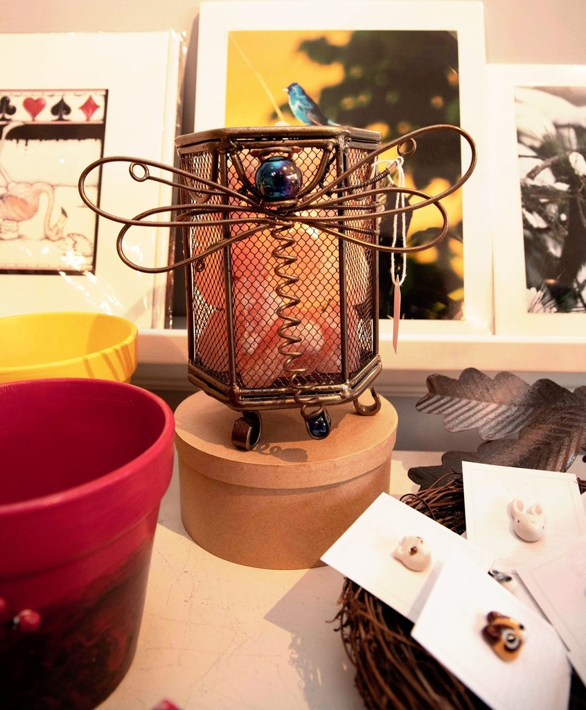 Happy Tuesday #HamOnt! Nest is back in-store and loving this new warm weather. To keep that glow once the snow starts to fly, we've got an illuminating collection of handmade salt lamps by artist @earthangelli. Come on in and see us. We're open today until 5pm. ⁠