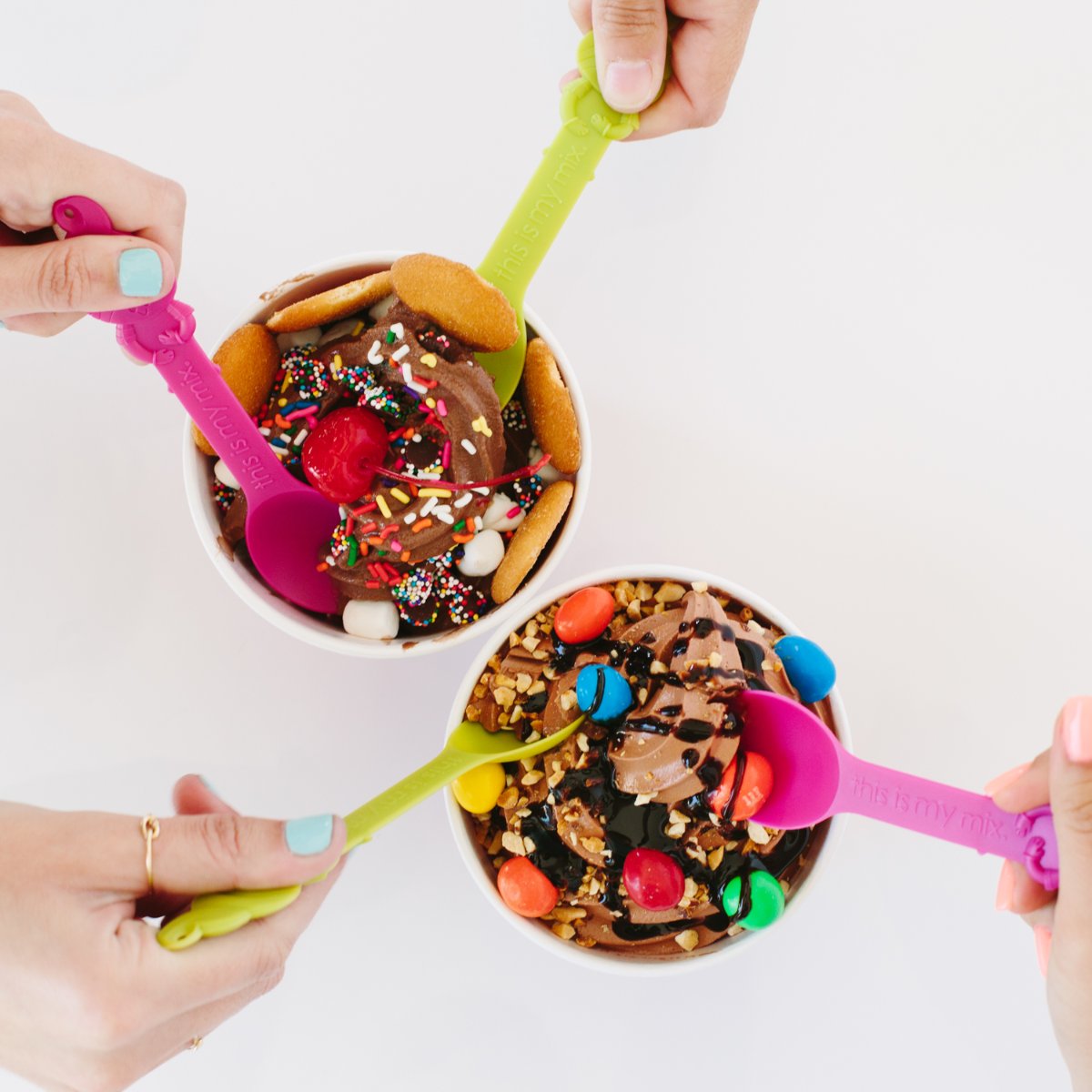 menchiesak's tweet photo. There's simply nothing sweeter than bonding with someone over a cup of Menchie's. https://t.co/Z2tfc3253w