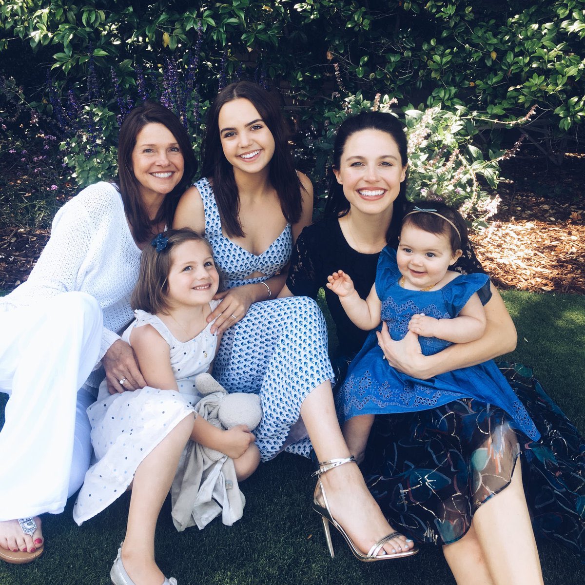 BaileeCa's tweet photo. Here’s to strong women.🙌🏽🙌🏽
May we know them.
May we raise them.
May we be them.
❤️
@BaileeMadison
@KaitlinVilasuso
@JordiVilasuso
#InspirationalQuotes
#BestRoleModelsEver ❤️ https://t.co/DEu9Jqvn3O