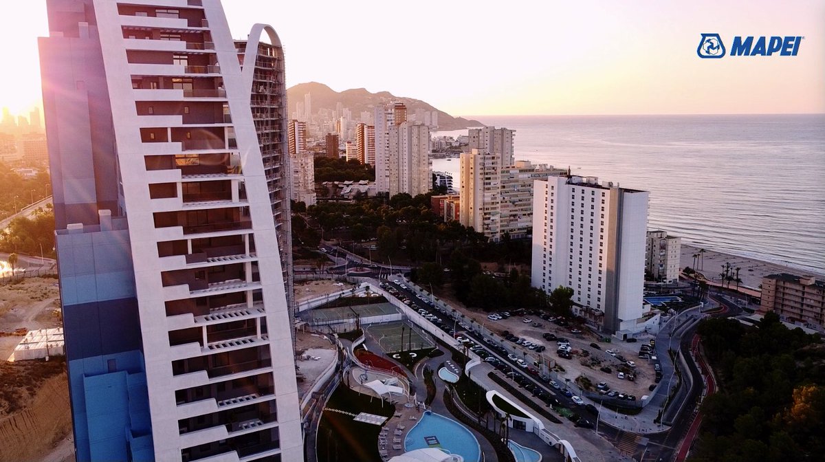 MapeiSpain's tweet photo. 🔵📽Referencia de #Obra #SunsetWaves en #Benidorm. #Mapei ha colaborado activamente en el #revestimiento de #fachada de "Residencial #SunsetWaves", mediante la aplicación del #sistemaconstructivo #QuarzoliteSystem. https://t.co/l6gQrYutM8