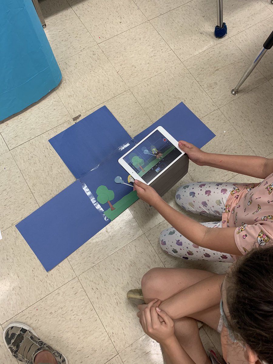 LauraHallmomof3's tweet photo. ACE students are creating paper cut out animations #creativemindsatwork @WGBulldogs https://t.co/kBynQ4wON7