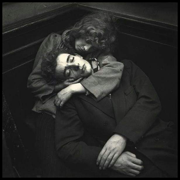 "Hace falta mucho valor para dejarse amar sin reservas. Un valor que es casi heroísmo. La mayoría de la gente no puede dar ni recibir amor porque es cobarde y orgullosa, tiene miedo al fracaso, teme que descubra su secreto: que necesita mucha ternura, que no puede vivir sin amor"