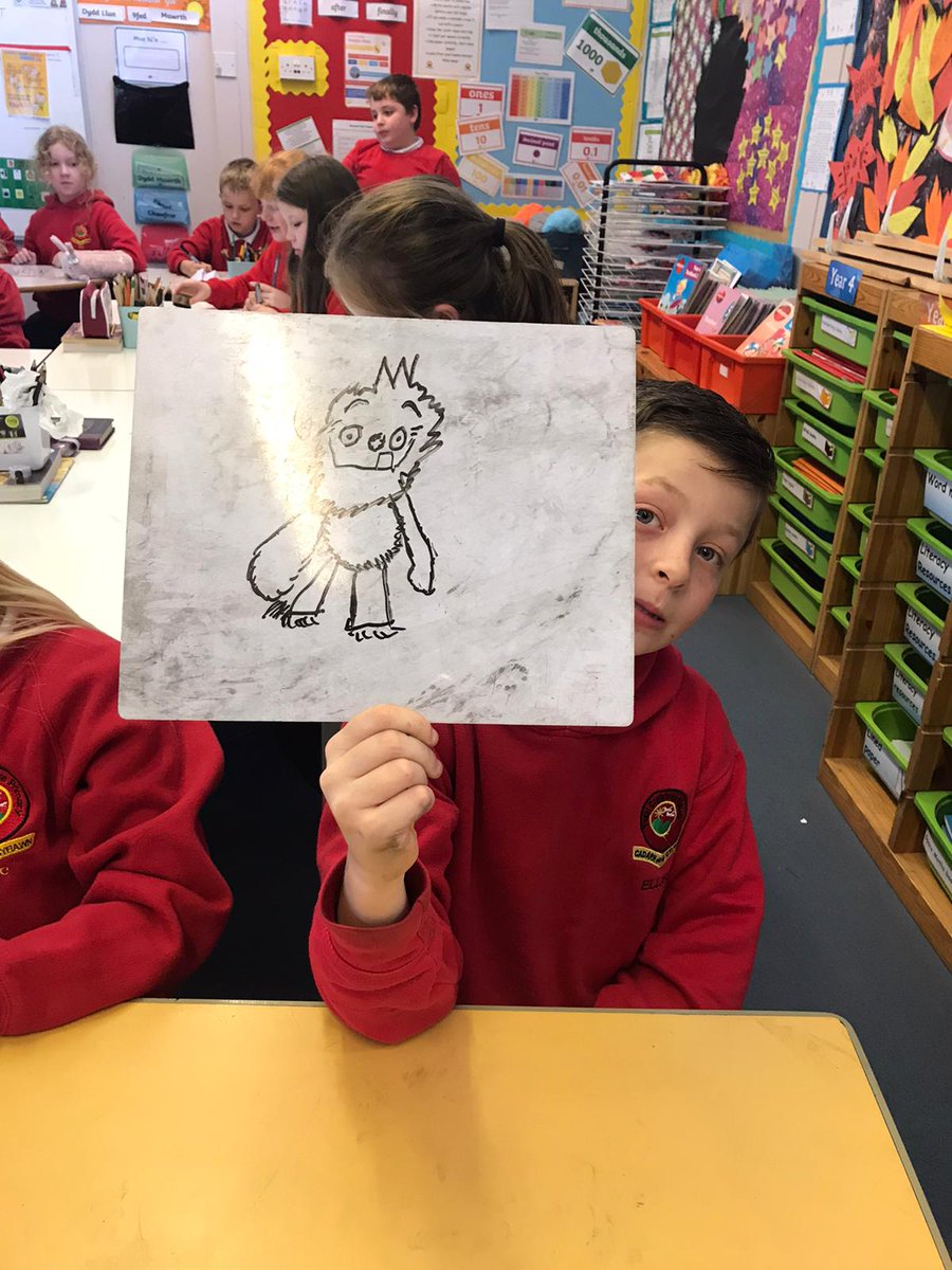 CraigfelenP's tweet photo. #cfp45 enjoyed learning some new drawing skills today during wet play. https://t.co/vRqgGCRvJJ