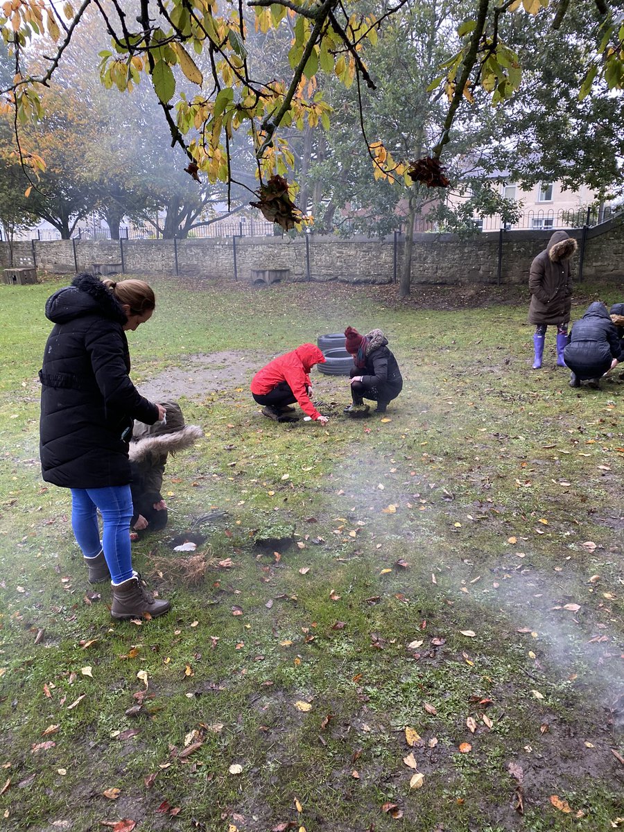 ScoutedChris's tweet photo. A busy start to the new school year, plenty of primary schools,  some alternative education and staff training with fires. #ForestSchools #OutdoorEducation #Bushcraft #Survival https://t.co/uW3veqaK6z
